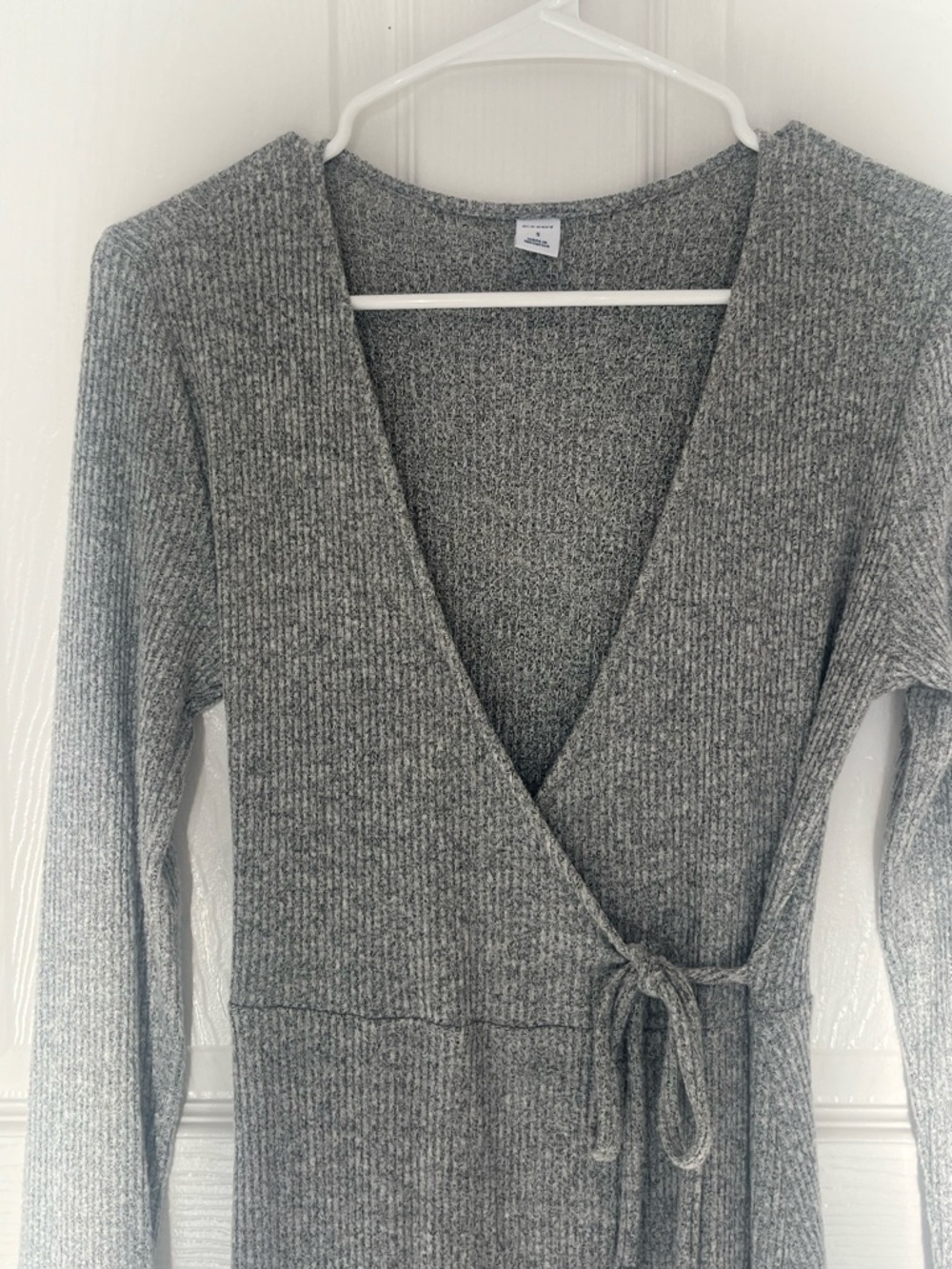 Old Navy women gray long sleeves v neck dress small